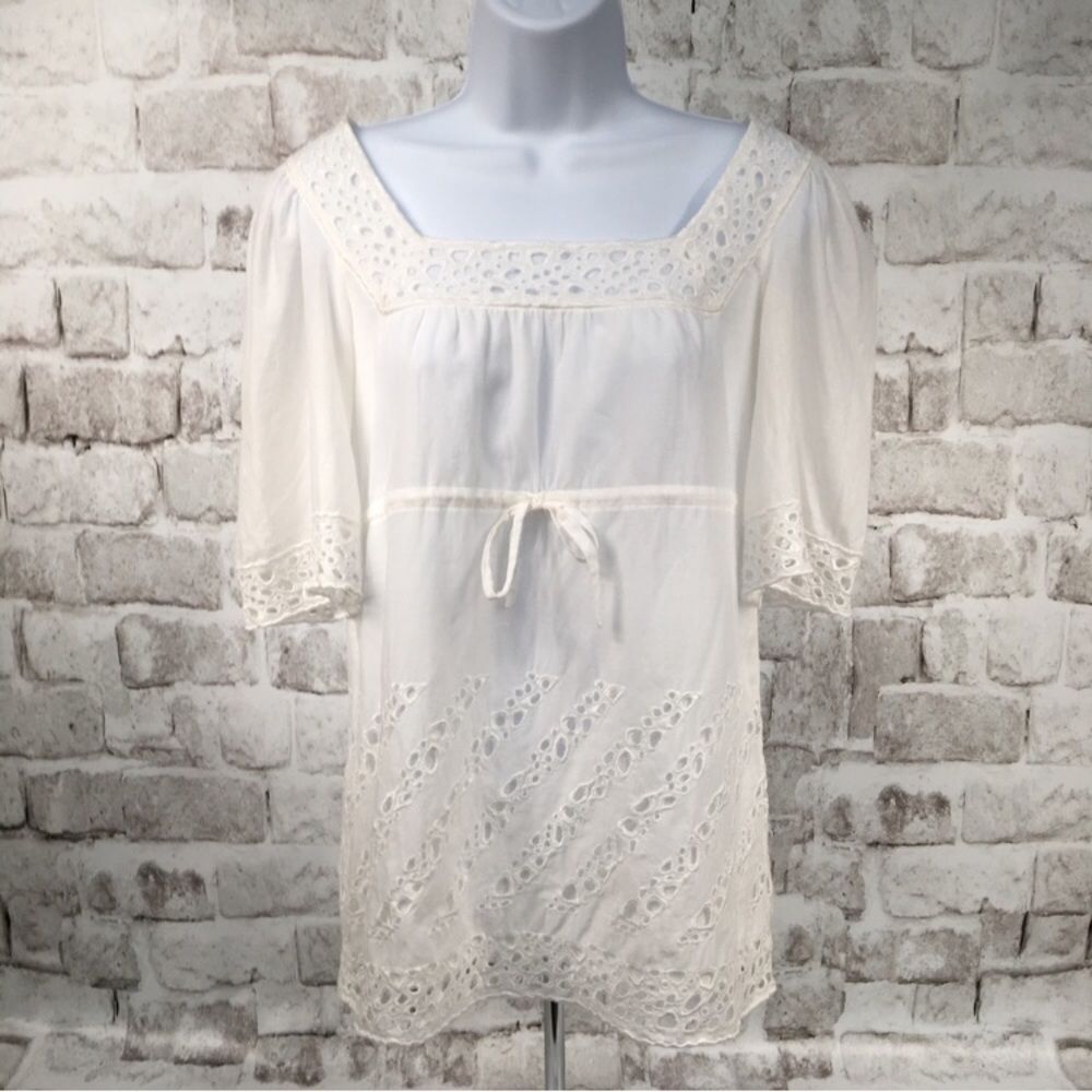 BCBG Women's MaxAzria White Eyelet Top Tunic Blouse Half Sleeve Size XXS